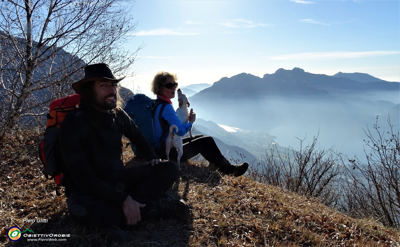 30 Bella vista sul lago da un dosso panoramico.JPG